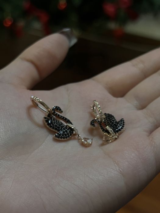 Продам серьги Swarovski новые