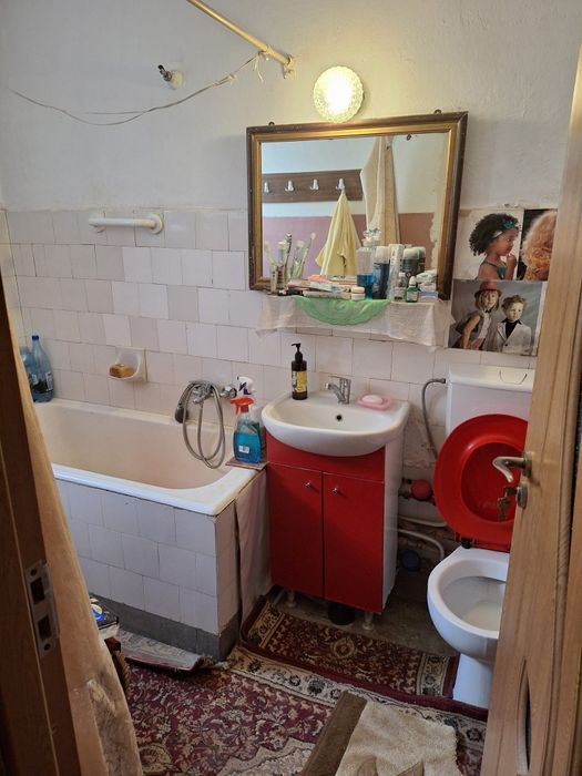 Vand apartament 3 camere, decomandat, zona semicentrala, Valcea