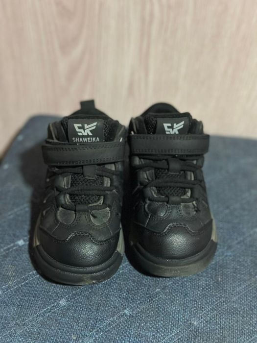 Продам детскую обувь