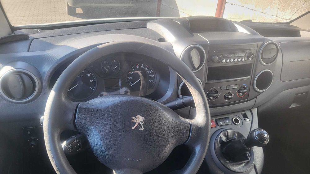 Vând Peugeot partner
