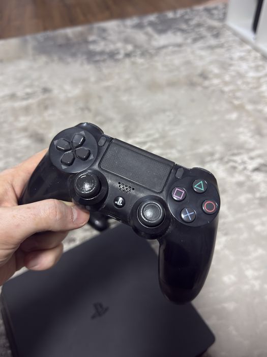 Продам PS4 Slim на 1Tb