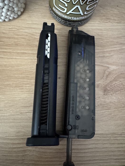 Pistol Airsoft AAP-01