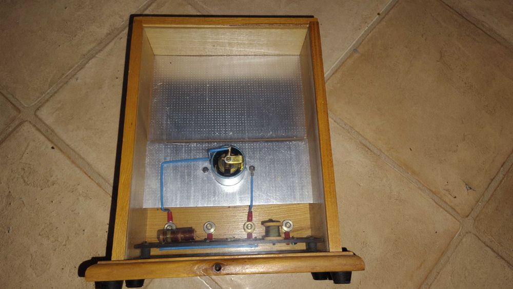 Galvanometru vintage in carcasa din lemn