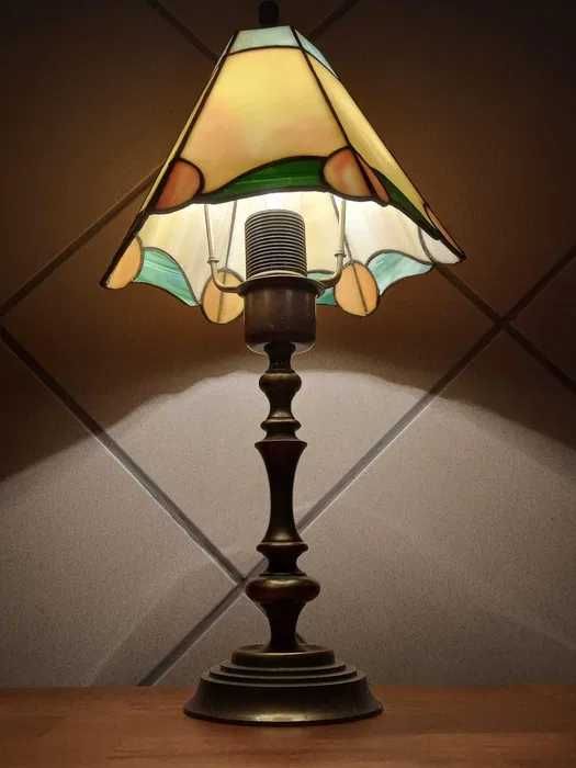 Veioza din bronz cu abajur Tiffany
