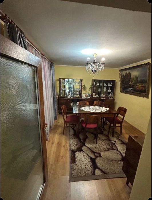 Inchiriez casa cu teren