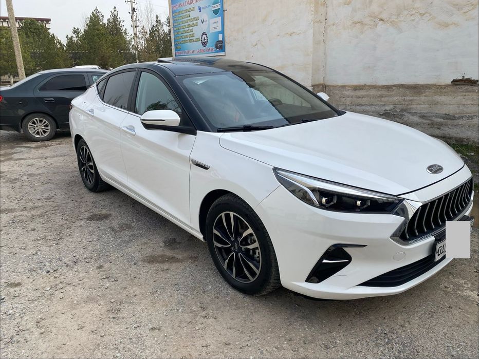 Jac j7 engil avtomobil