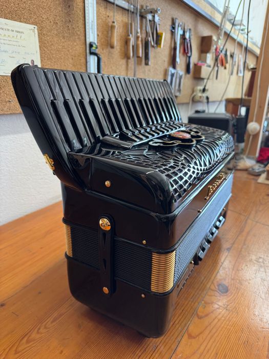 Acordeon digital Serenelli Assassino