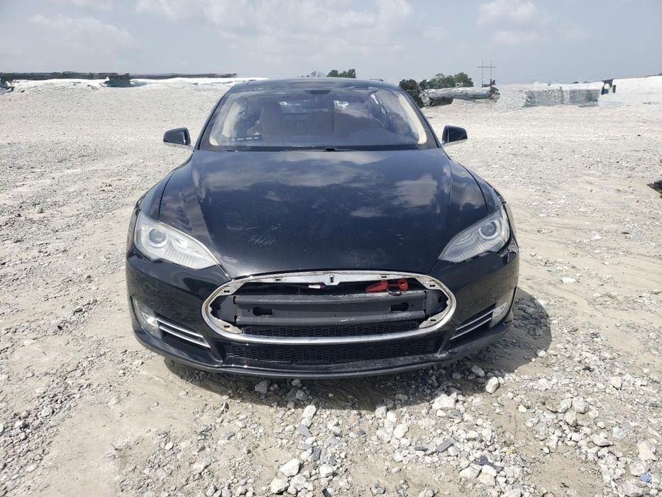 Продавам Тесла Модел С на части 2014 година