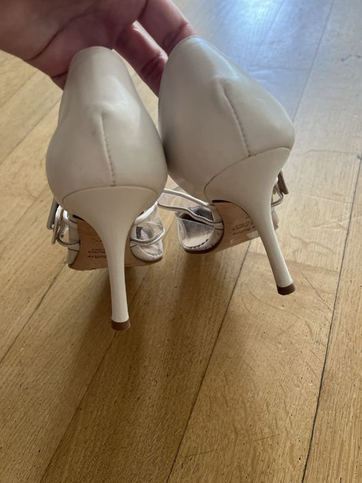 The seller обувки