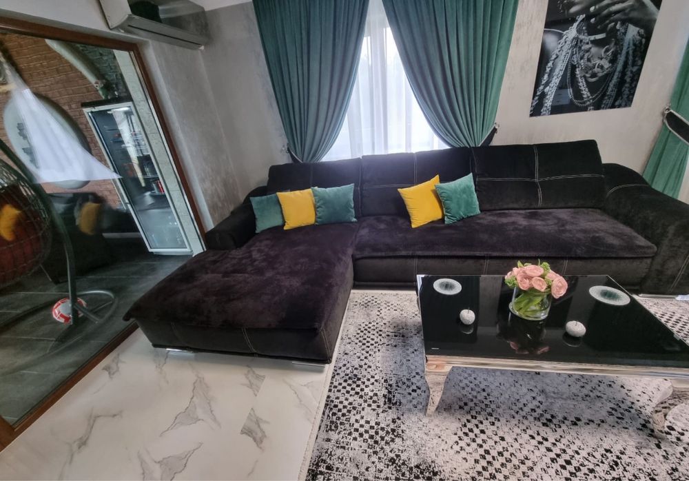 Canapea cu sezlong cu lada de depozitare