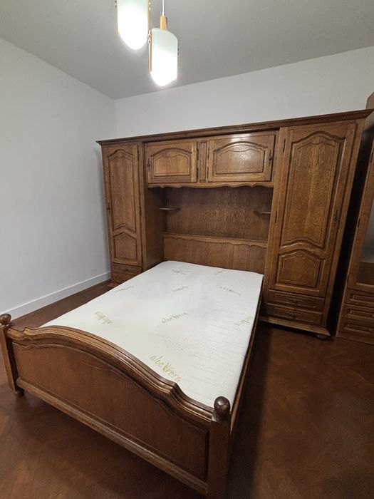 Set pat complet ,cu saltea, sertare si dulap cu usi .