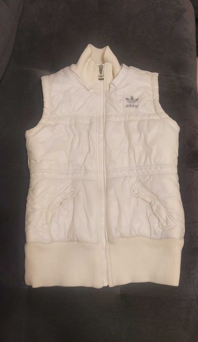 Елегантно ватирано яке Adidas Originals / Бял елек Y2K