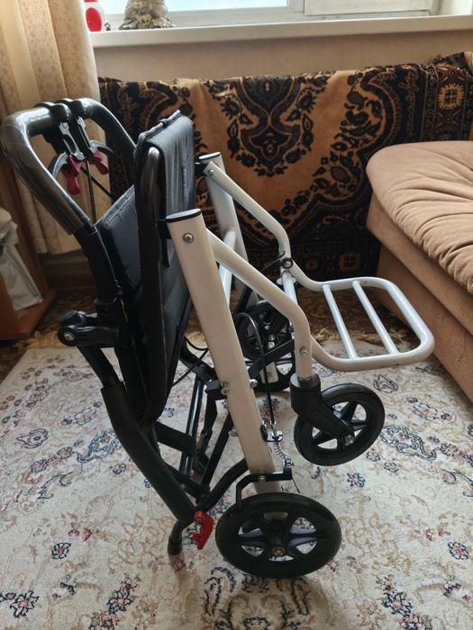 Срочно. Инвалидная  коляска. 60000. торг
