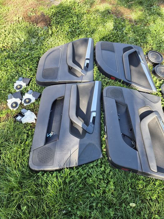 Vând 4 roti de tablă cu cauciucurile pe ele 205/65/R16 de iarna Michel