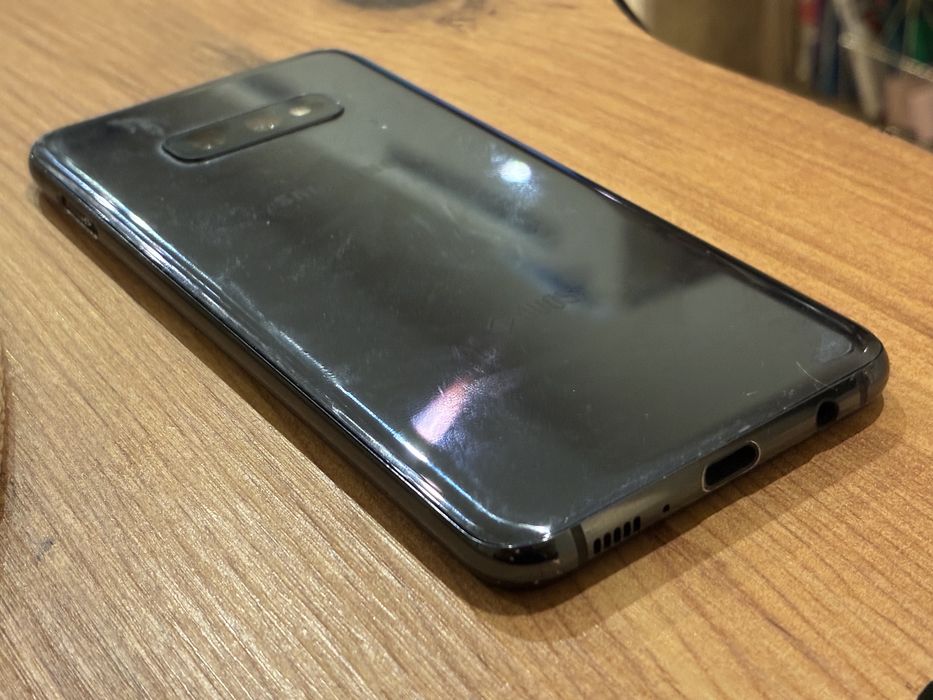 За части: Samsung s10e