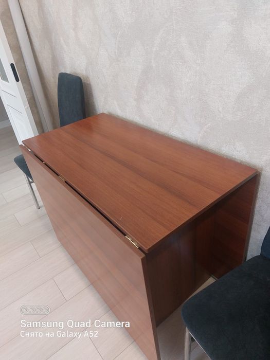 Стол для гостей