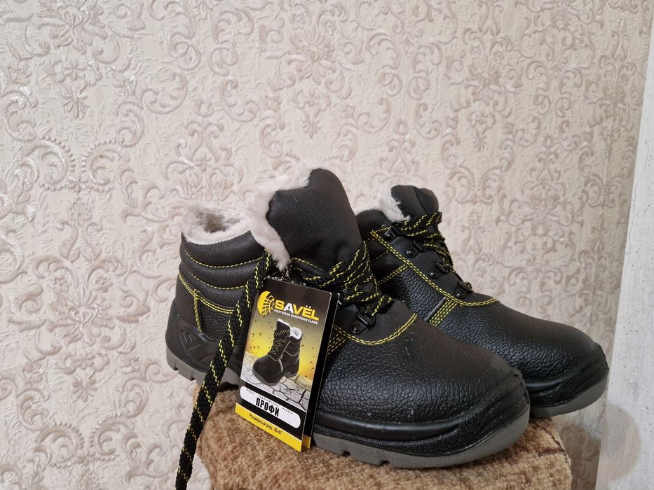 Продам зимнюю спец обувь