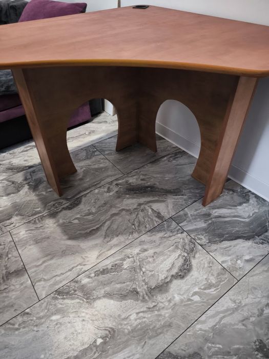 Vând birou culoarea cires