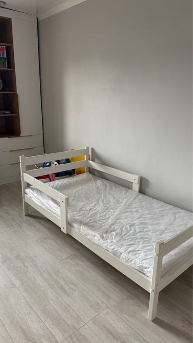 Продам кровать с матрасом