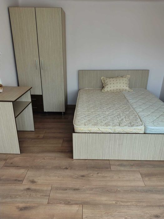 Vand Set Complet Dormitor - Pat + Saltele + Dulap + Birou, stare foarte buna
