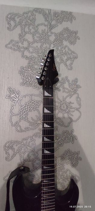 Продам электрогитару