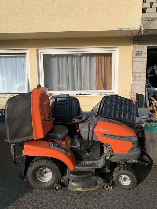 Tractoras de tuns iarba profesionale