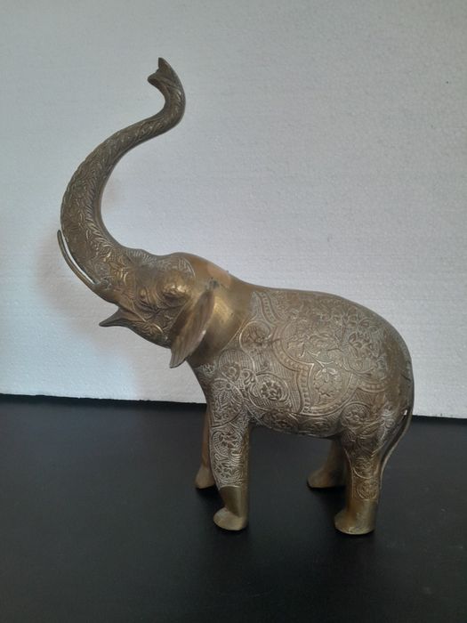 Elefant mare din bronz
