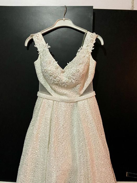 Бяла рокля  за специални поводи