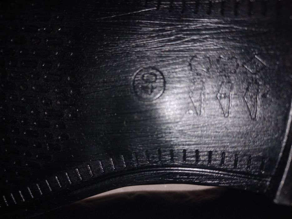 Продаю женские туфли