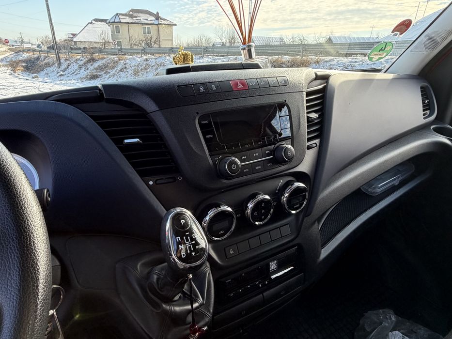 Vând Iveco daily autoplatforma