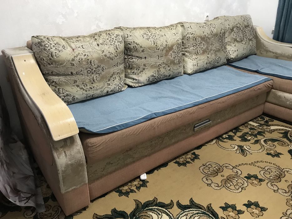 Диван сатылады.