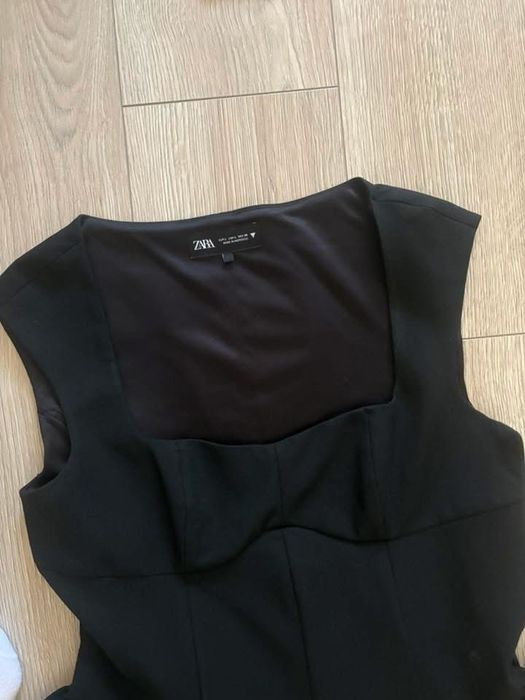 Черна рокля Zara