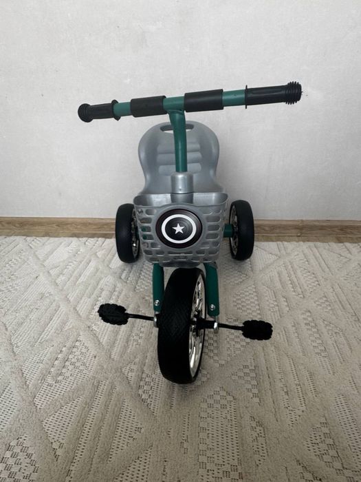 Трехколесный велосипед