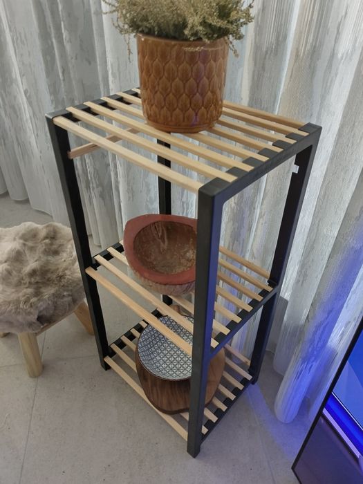 красива етажерка на 3 нива за дома или офиса.