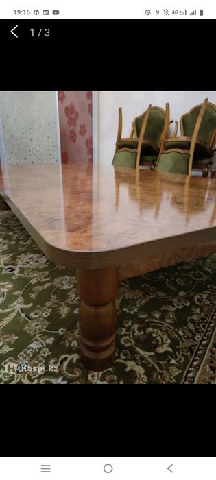 Стол и стулья из качественого дерева