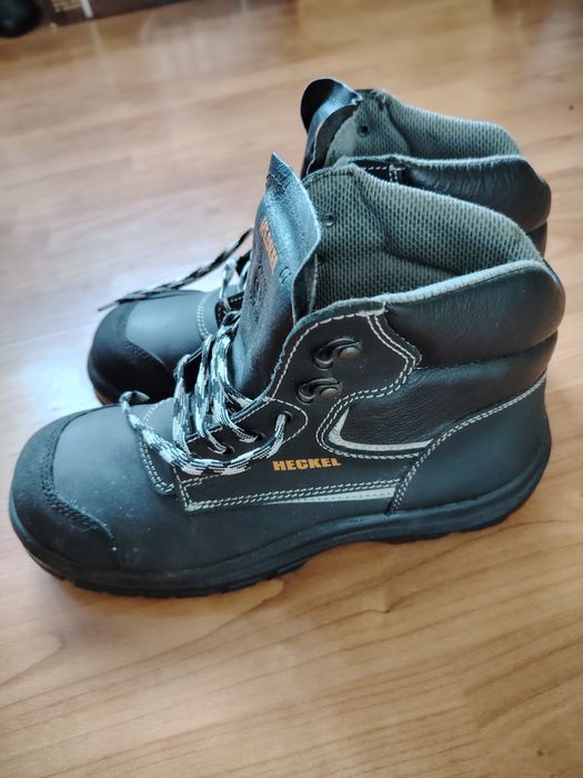 Vând bocanci de lucru Heckel Galati • OLX.ro