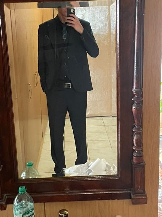 Абитуриентски костюм