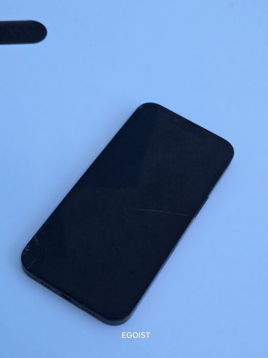 Продам Iphone 13