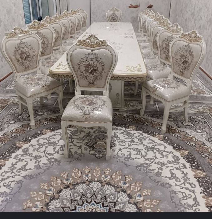 Стол 12 стуллари билан