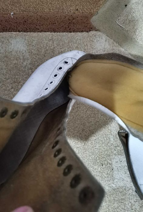 Дамски кънки за лед