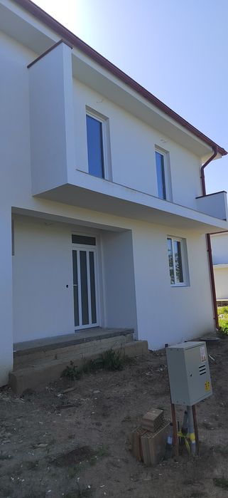 Casă nouă de vânzare