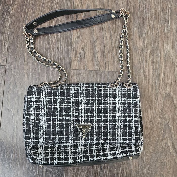 Geanta Guess impecabila