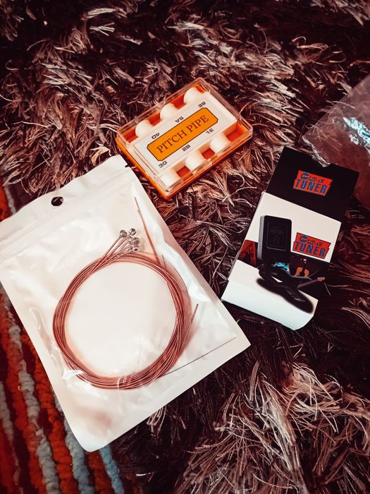 Chitara acustica neagra cu Husa, Clip on Tuner, Corzi de schimb