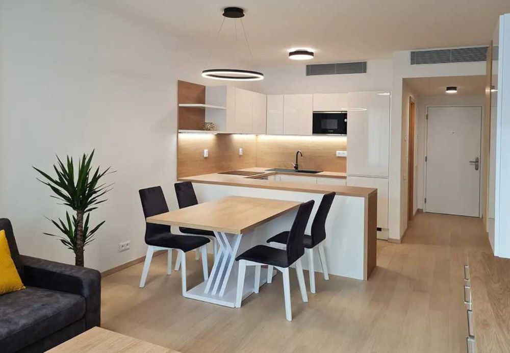 Дава се под наем Тристаен апартамент в Пловдив, Мараша - 86 кв.м за 311.1 € - Снимка #1