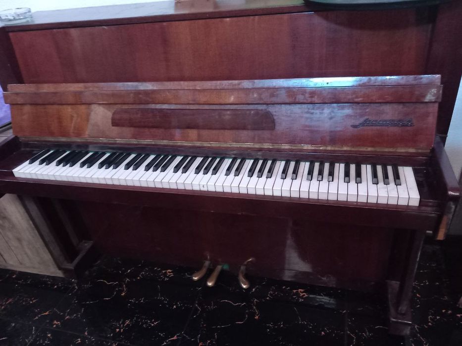 Продаётся пианино