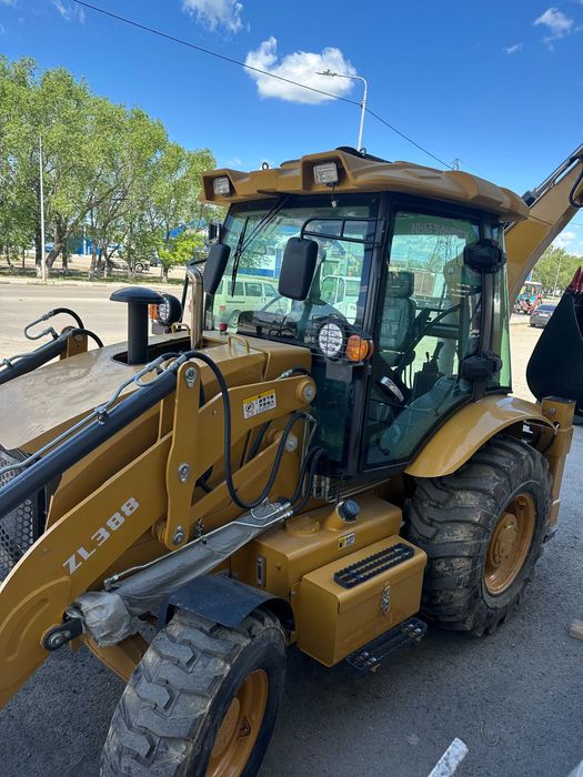 Экскаватор-погрузчик ZL-388