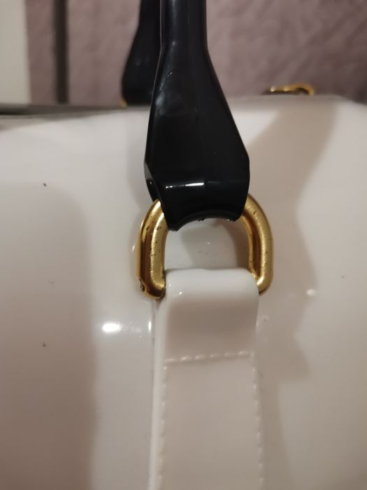 Чанта Furla еко лак бяла 60лв.