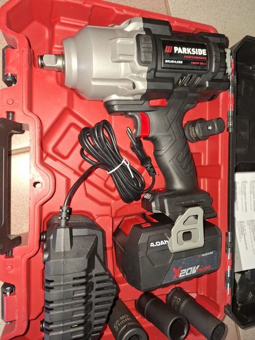 Продавам акумулаторен ударен гайковерт Parkside Performance PASSP 20 Li C4 безчетков модел с батерия 20 волта 4 амперчаса