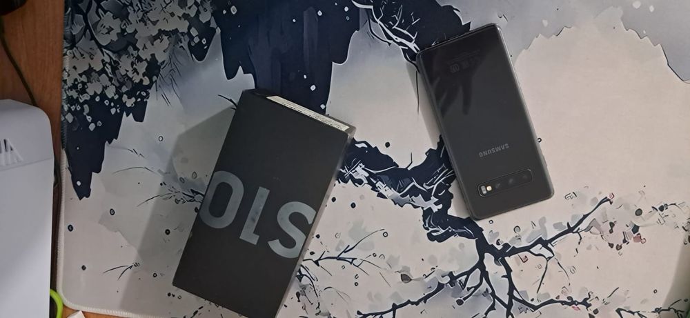 Обменяю Samsung S10