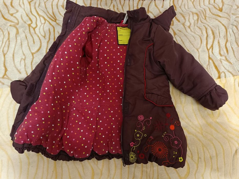Куртка на весну/осень на девочку 4-5лет.